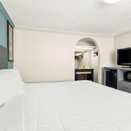 Econo Lodge Galveston Seawall-2